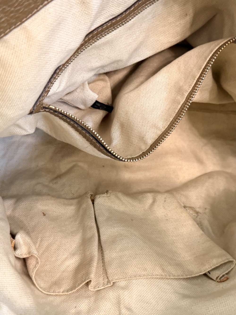 Gucci Medium Bella Hobo - Authentic - Picture 9 of 16